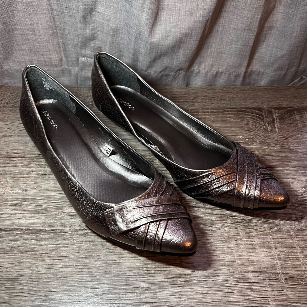 Gold/bronze kitten wedge heel women’s size 10